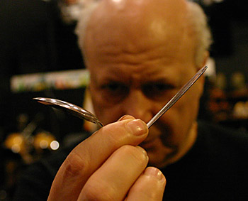 http://magickman.com/shop/graphics/spoon-bend-non-sleight.jpg